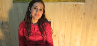 La vanidad no existe para joven profesora que decidió ayudar a indigentes de Villarrica
