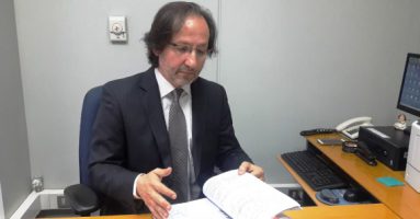 Ministro Álvaro Mesa procesa a carabineros (r) por homicidio calificado de obrero agrícola en comisaría de Pitrufquén