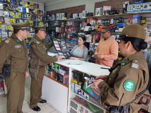 En Villarrica el Labocar de Carabineros advierte cómo identificar billetes falsos - Red Informativa