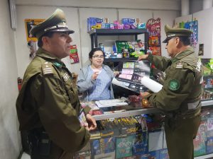 En Villarrica el Labocar de Carabineros advierte cómo identificar billetes falsos - Red Informativa