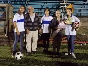 Club deportivo Universidad Católica de Villarrica homenajeó a Santiago Ringler - Red Informativa