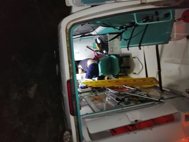 INSÓLITO: Roban ambulancia y luego vuelcan huyendo de Carabineros 2 INSÓLITO: Roban ambulancia y luego vuelcan huyendo de Carabineros - Red Informativa