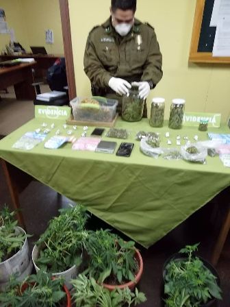 Carabineros saca de circulación 1.690 dosis de droga que era ofrecida por redes sociales - Red Informativa