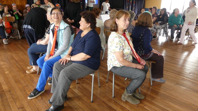 Adultos mayores de la comuna disfrutaron de entretenida jornada de esparcimiento: Programa de Salud Municipal organiza primer malón de los ´70 - Red Informativa