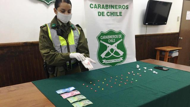 Carabineros decomisó 45 pastillas de éxtasis y 7 hongos alucinógenos en Pucón 1 Carabineros decomisó 45 pastillas de éxtasis y 7 hongos alucinógenos en Pucón - Red Informativa