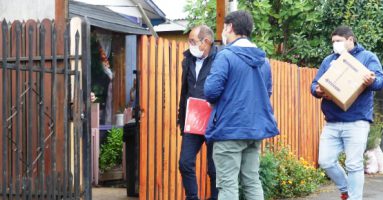 Municipalidad de Villarrica continúa con la entrega de ayudas a familias vulnerables por emergencia sanitaria