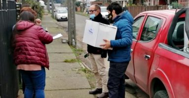 Profesionales del Municipio continúan entregando alimentos a la población más necesitada