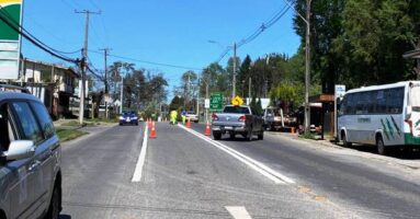 Reforzamiento y pintado de la señalética vial de la comuna está realizando el Municipio de Villarrica