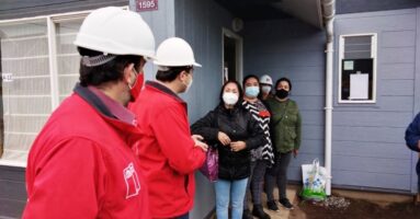 Dirigentes visitan casa piloto del Comité Nuevos Aires en Villarrica