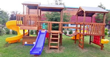 Plaza Cívica cuenta con hermosos juegos para niños y niñas
