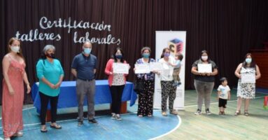 133 vecinos de Villarrica reciben certificación en Talleres Laborales 2020