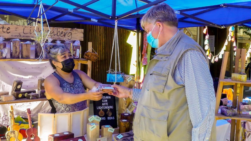Con éxito continúa Feria de Emprendedores en calle Camilo Henríquez de Villarrica - Red Informativa