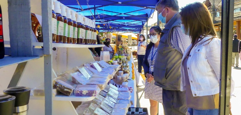 Con éxito continúa Feria de Emprendedores en calle Camilo Henríquez de Villarrica - Red Informativa
