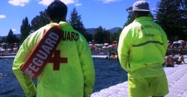 Playa Pucara y sector Piscinas Playa Grande de Licán Ray estarán habilitadas hasta el 15 de marzo con salvavidas