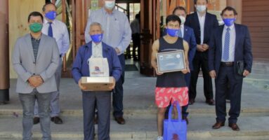 Alcalde de Villarrica distingue a alumnos Puntaje Nacional PDT Matemáticas