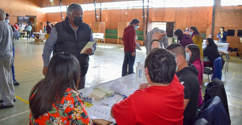 Alcalde Germán Vergara emitió su voto e hizo un llamado a la ciudadanía a participar del proceso democrático - Red Informativa