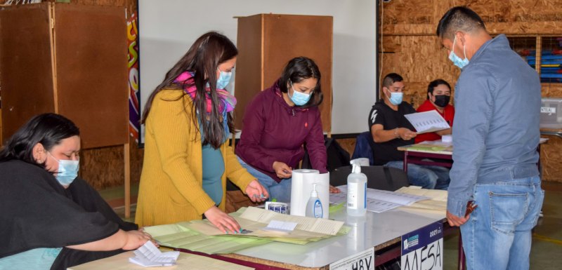 Alcalde Germán Vergara emitió su voto e hizo un llamado a la ciudadanía a participar del proceso democrático - Red Informativa