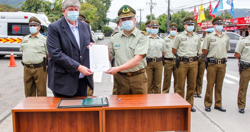 Municipalidad de Villarrica entrega como donación vehículo policial para apoyar la labor preventiva y de control del Retén de Carabineros de Licán Ray - Red Informativa
