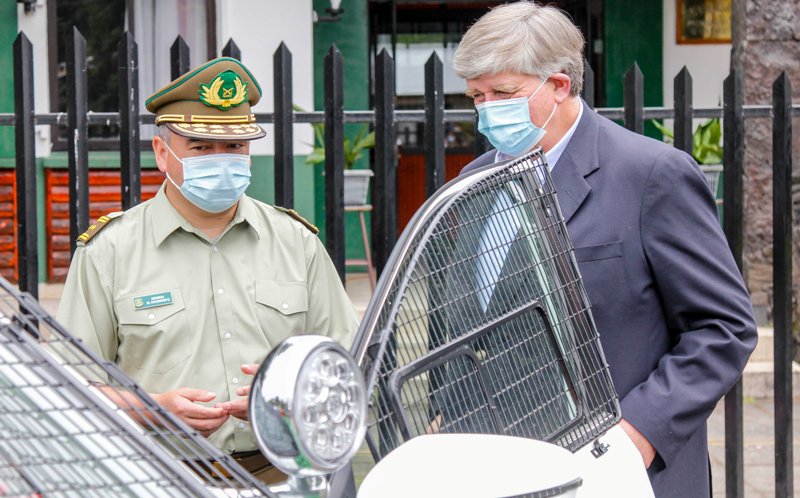 Municipalidad de Villarrica entrega como donación vehículo policial para apoyar la labor preventiva y de control del Retén de Carabineros de Licán Ray - Red Informativa