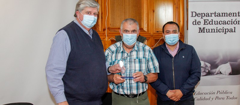 En Villarrica cuatro profesores municipales se acogen a retiro tras extensa trayectoria y dedicada labor docente - Red Informativa
