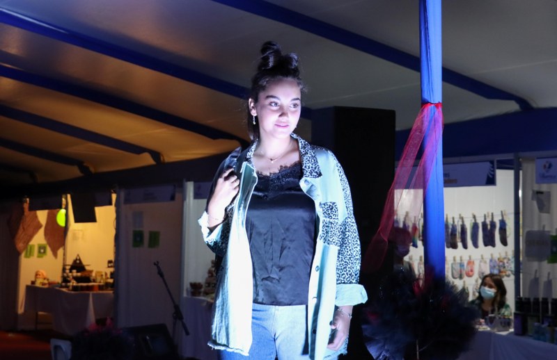 Emprendedores de la comuna culminan actividades de verano en Gran Pasarela del Paseo Creadores Embarcadero Villarrica - Red Informativa