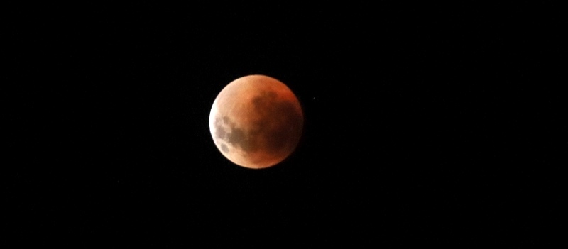Eclipse total de luna junto al lago tuvo a un millar de espectadores 1 Eclipse total de luna junto al lago tuvo a un millar de espectadores - Red Informativa