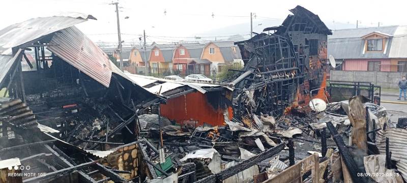 VILLARRICA: 7 viviendas destruidas en dos incendios simultáneos - Red Informativa