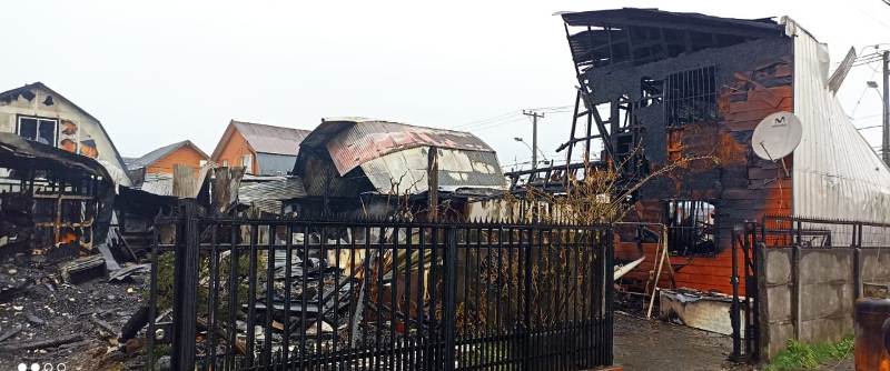 VILLARRICA: 7 viviendas destruidas en dos incendios simultáneos - Red Informativa
