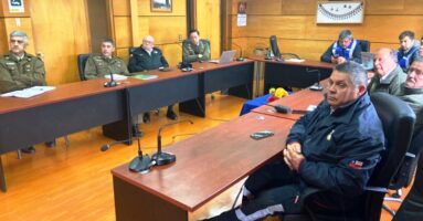 Máximas autoridades de Bomberos participan de comité de emergencia en Pucón: Ante alerta amarilla del volcán Villarrica