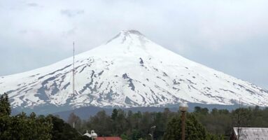 Se ajusta perímetro de seguridad del Volcán Villarrica de 1 km a 500 metros