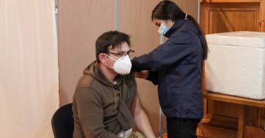 Comenzó vacunación “2×1” en Villarrica para Covid-19 e Influenza