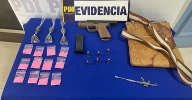 PDI Villarrica detuvo a tres personas por porte de arma y drogas: Se les incautó tussi y marihuana