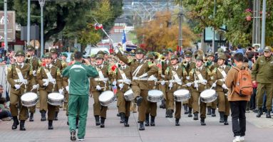 Villarrica celebró 471 años de historia con actos oficiales y desfile de la comunidad
