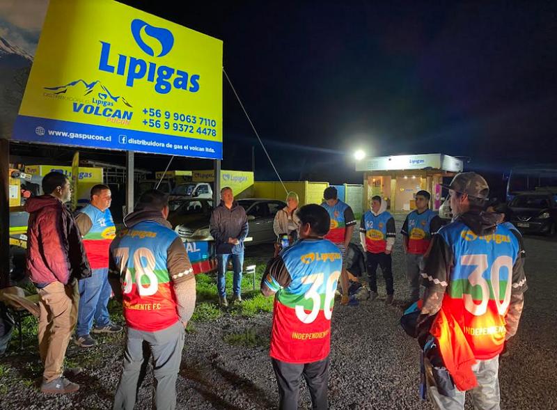 Empresario local realizó una importante donación a deportistas de Curarrehue - Red Informativa