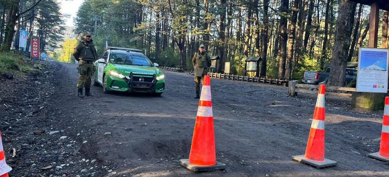 Alerta Naranja: Carabineros realiza patrullaje aéreo preventivo por el Volcán Villarrica - Red Informativa