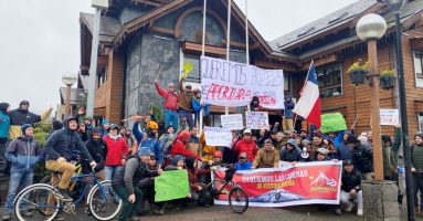 Guías de montaña se manifestaron para pedir reapertura ascensos al cráter del volcán Villarrica