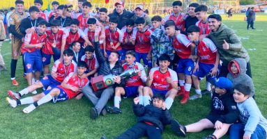 Selección juvenil de Villarrica se tituló campeón regional de fútbol al ganar a Cholchol