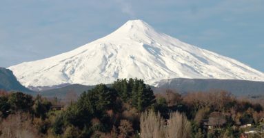 La Araucanía tiene dos de los más activos: volcán Villarrica y Llaima lideran ranking de peligrosidad