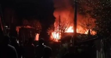 Fuego destruyó vivienda en Villarrica