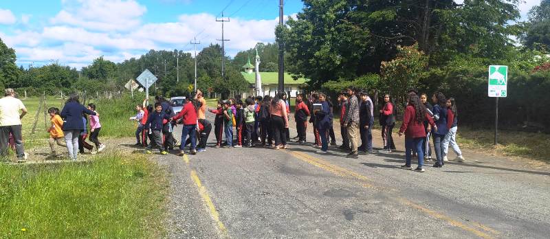 Alumnos, docentes y algunos vecinos de Villarrica participaron del simulacro volcánico 2 Alumnos, docentes y algunos vecinos de Villarrica participaron del simulacro volcánico - Red Informativa