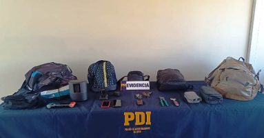 PDI detuvo a dos hombres por robo a vehículos en estacionamiento de supermercado de Villarrica: Utilizaban inhibidor de señal