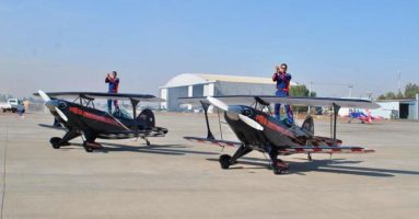 Dos villarricenses maravillaron con sus acrobacias aéreas en la última Fidae 2024