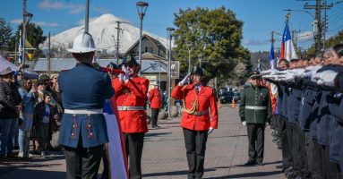Con desfile y 35 nuevos voluntarios bomberos de Villarrica celebró 88 años