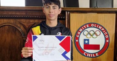 Triatleta puconino fue premiado como el 1 de Chile por el Comité Olímpico