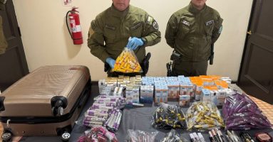 Carabineros detiene a tres personas por contrabando y decomisa productos ingresados de forma ilegal al país