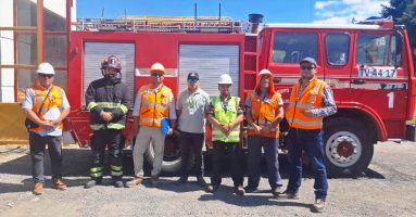 Líderes vecinales inspeccionan grifos junto a Bomberos y Aguas Araucanía