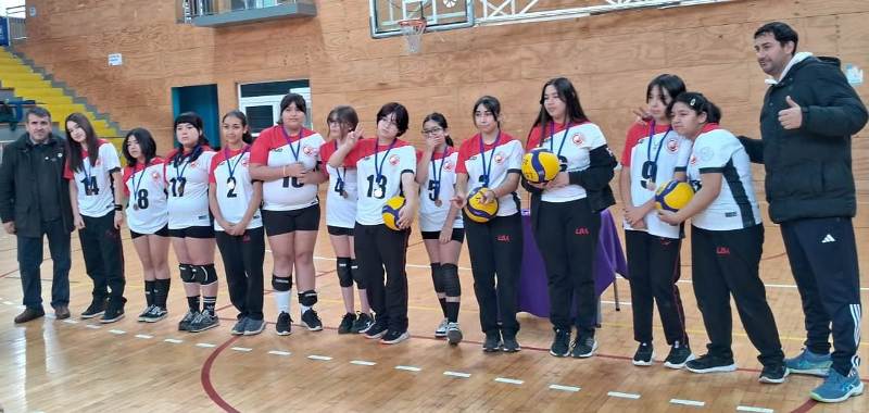 Escuela Mariano Latorre clasificó al regional de Voleibol - Red Informativa