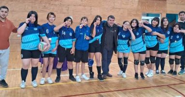 Escuela Mariano Latorre clasificó al regional de Voleibol