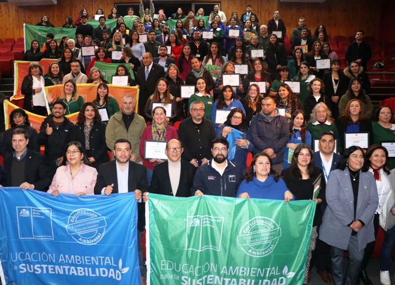 Subsecretario del Medio Ambiente entrega certificación ambiental a 52 establecimientos educacionales de la Araucanía 3 Subsecretario del Medio Ambiente entrega certificación ambiental a 52 establecimientos educacionales de la Araucanía - Red Informativa