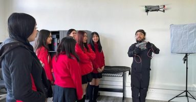 20 estudiantes de Liceos Bicentenarios de Villarrica viajan a una pasantía de tecnología e inteligencia artificial en Medellín
